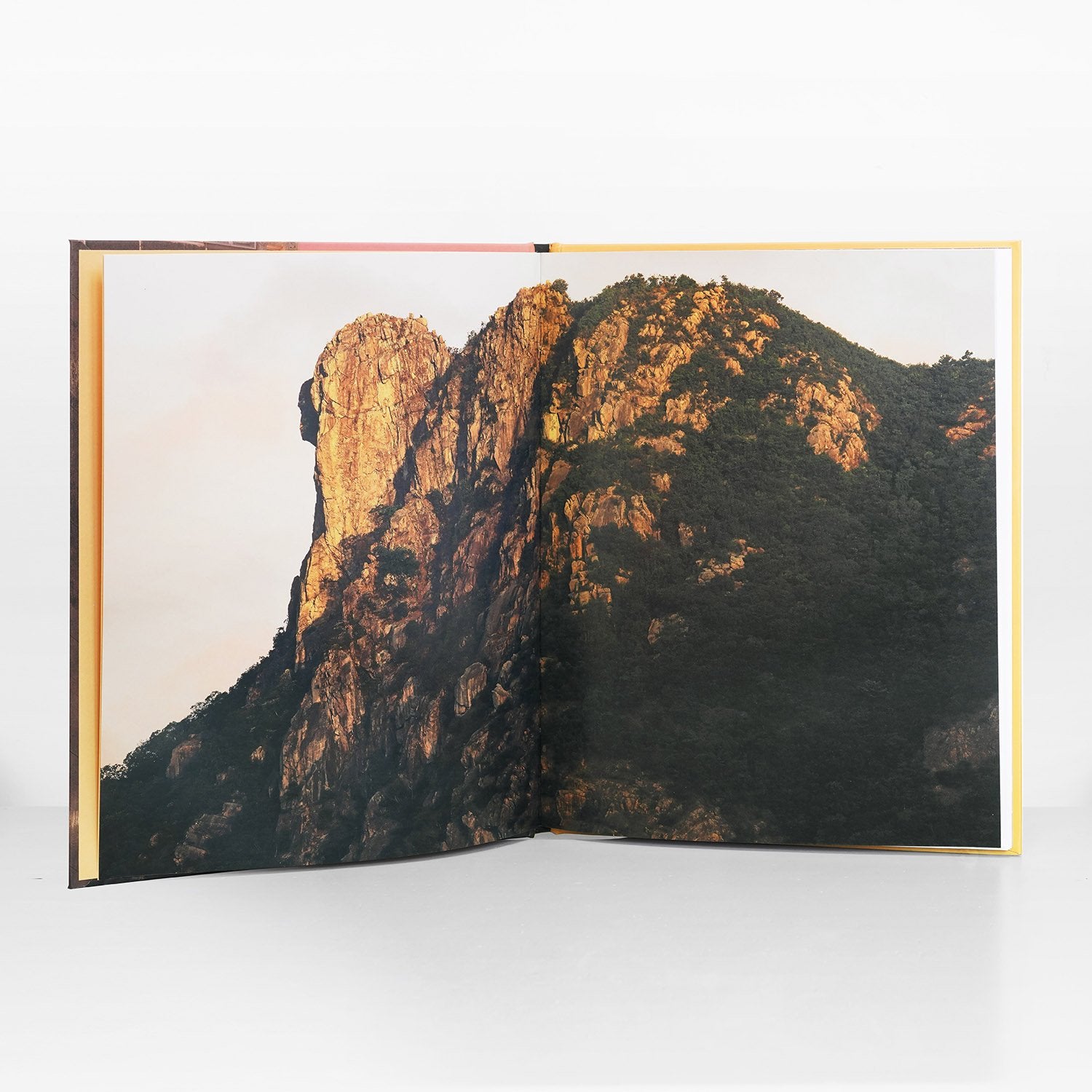 Photo-Book: 36 Views Of Lion Rock By Romain Jacquet-Lagréze