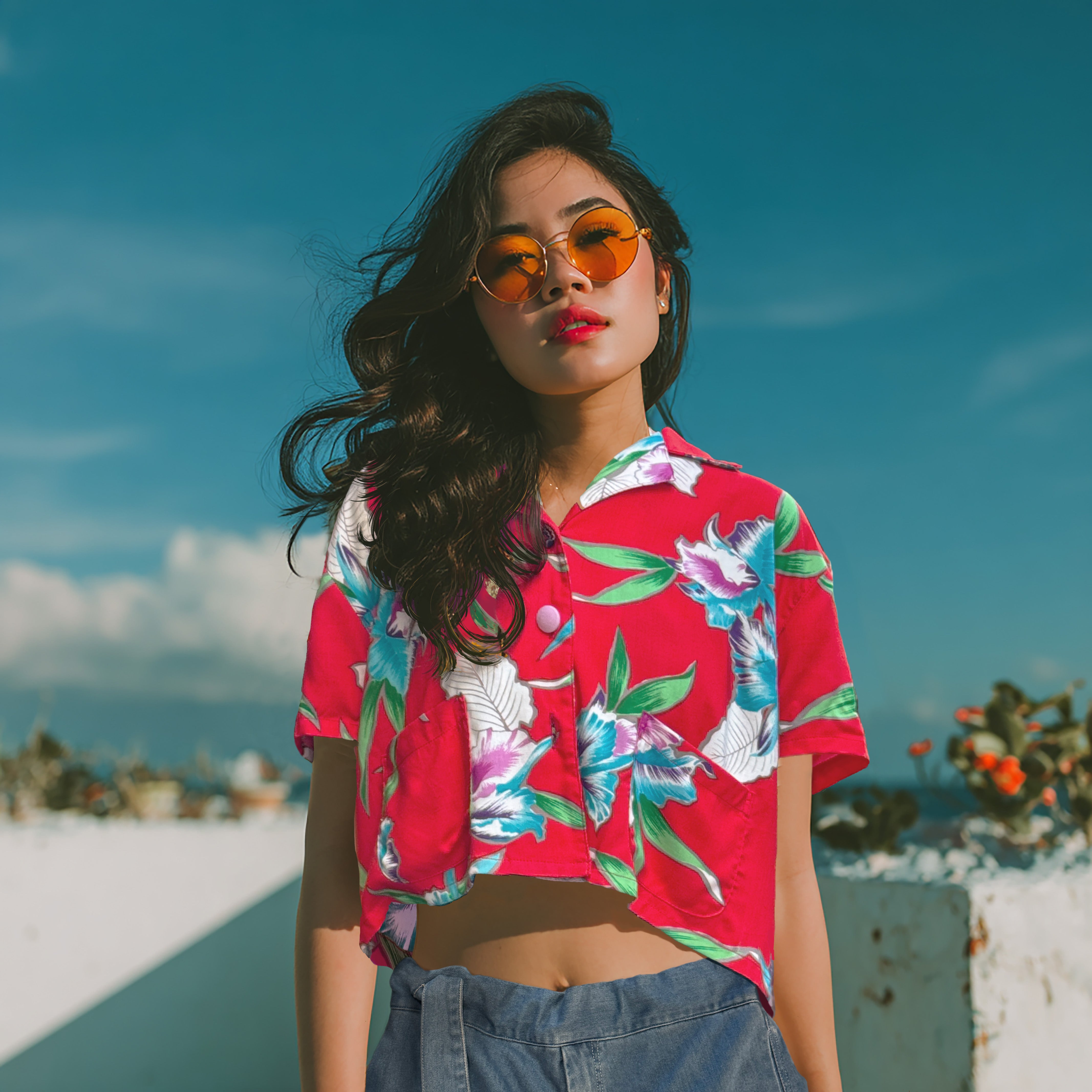 Woman cropped Hawaiian shirt, navy