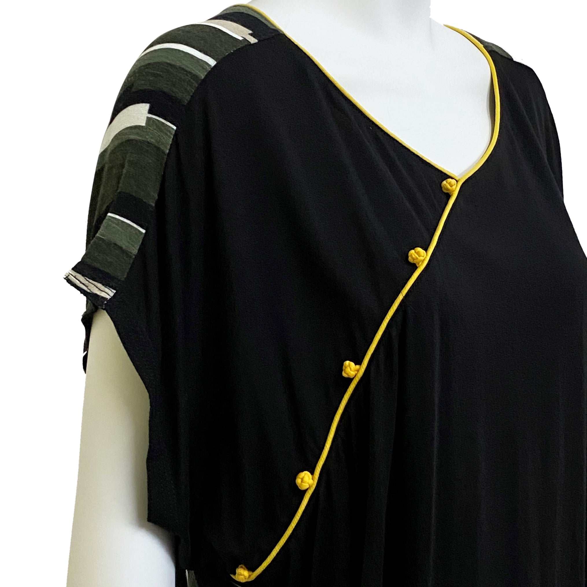 Wing Top with Contrast Buttons, Black / Olive Block