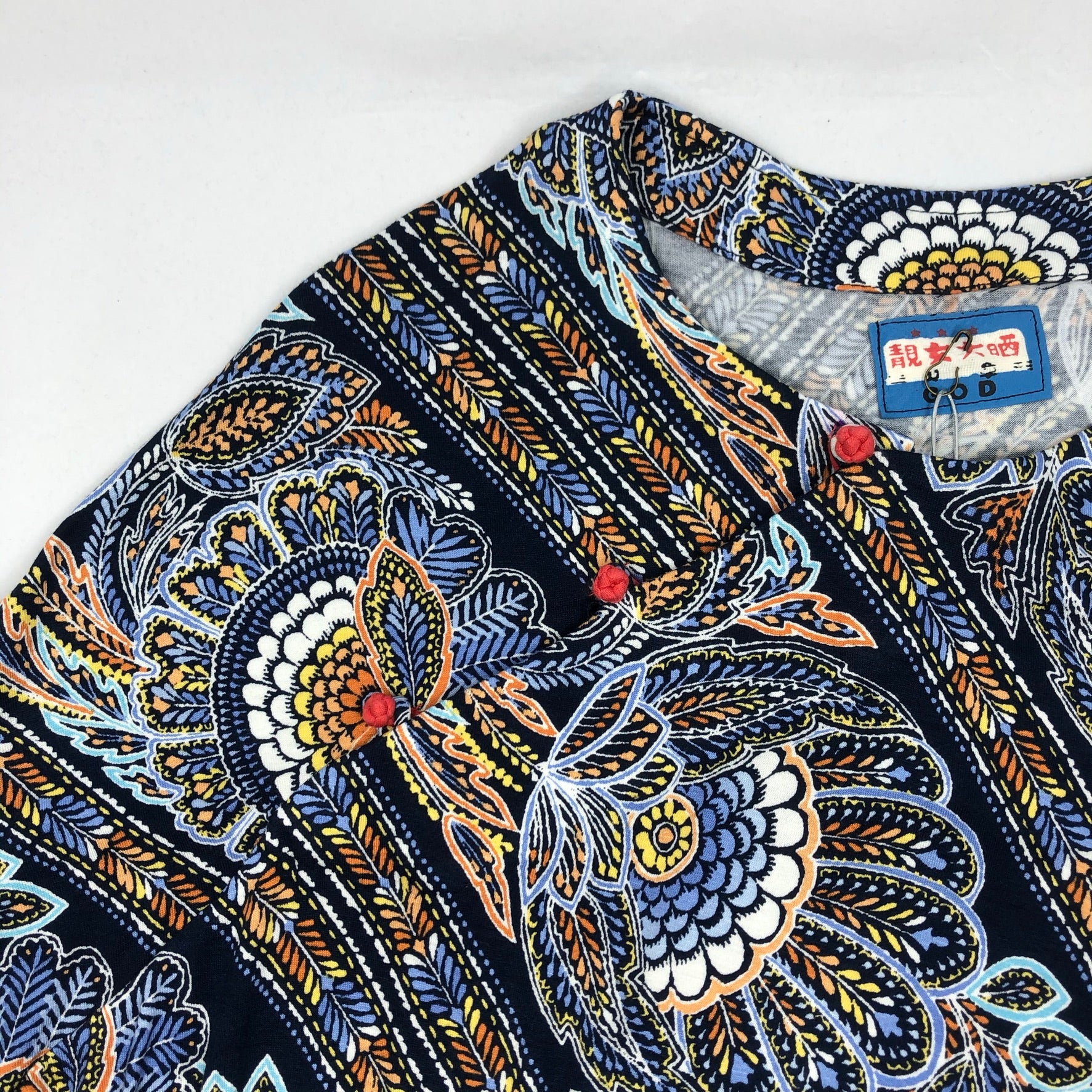V-neck Top w/ Chinese buttons, Orange/Navy Feathers